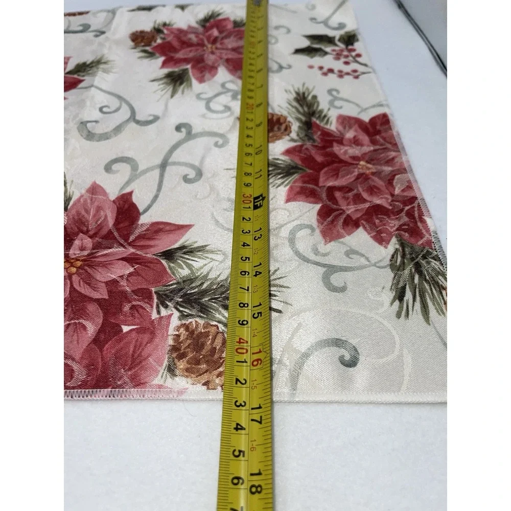 Christmas Holiday Time Poinsetta Filgree Napkin Set of 4‎